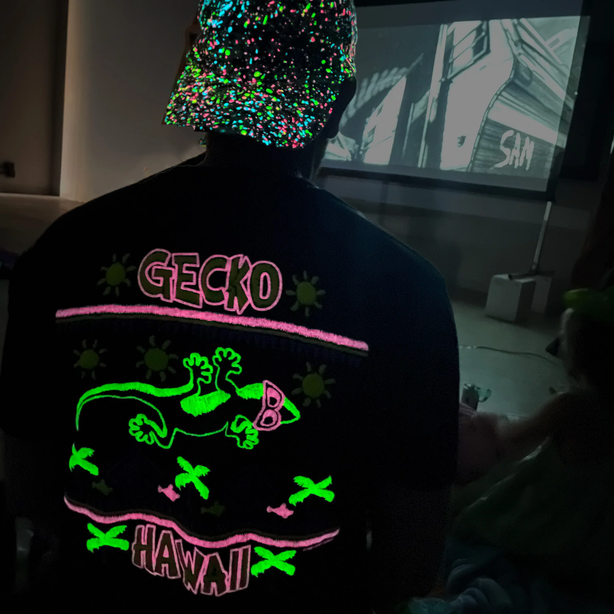 1987 Gecko Stitchwave Black Tee - Featured in Stranger Things Season 5! - Image 5
