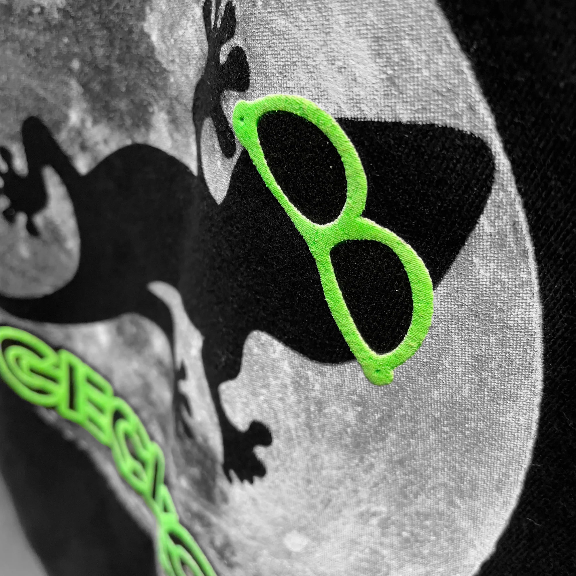 Gecko Super Moon - Zip Hoodie Black/Glow - Image 5